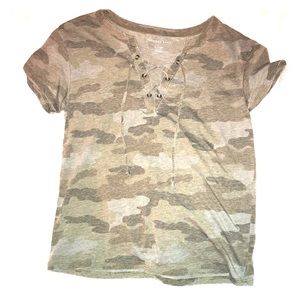 American Eagle tshirt